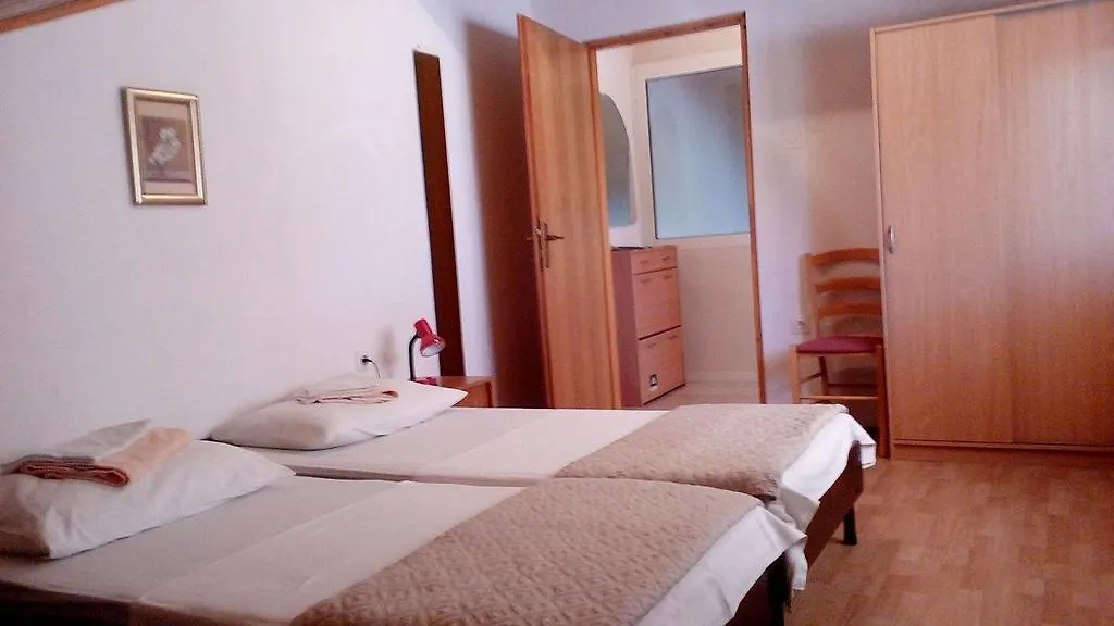 Apartments Tina Crikvenica 0*,