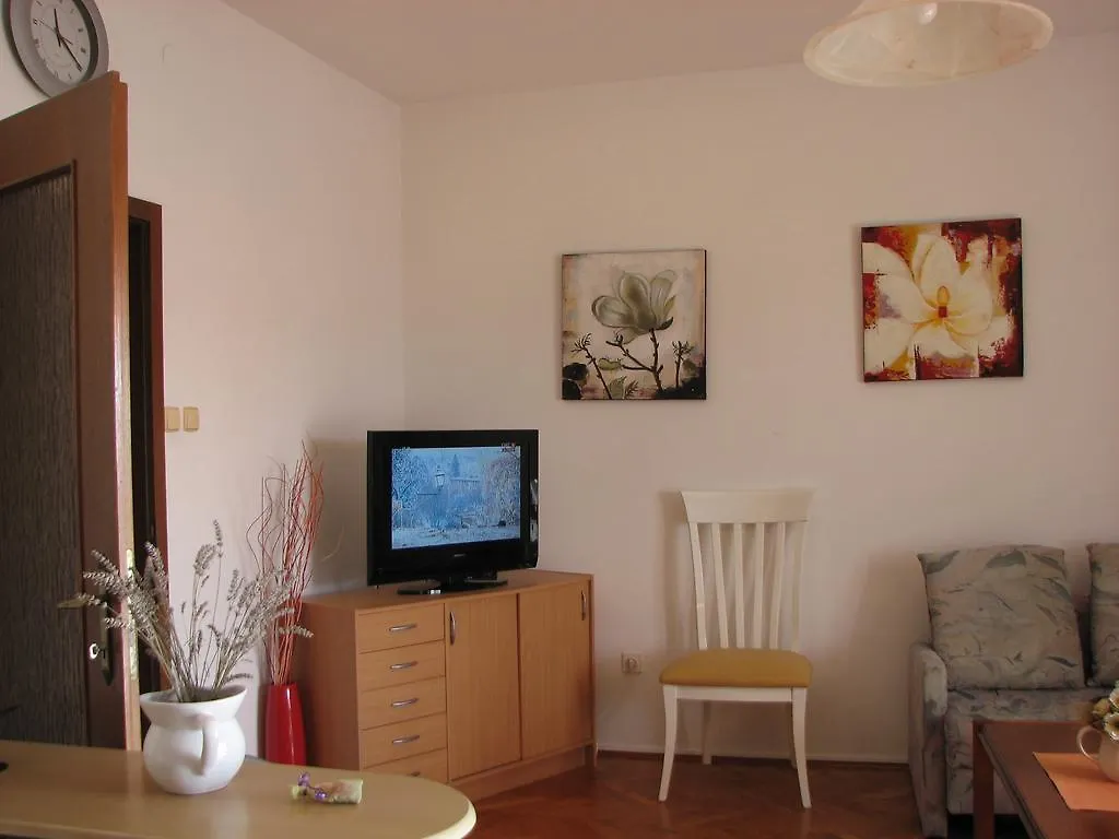 Apartments Tina Crikvenica 0*,