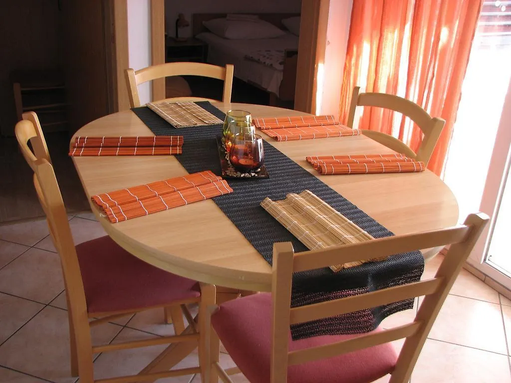 Apartments Tina Crikvenica 0*,